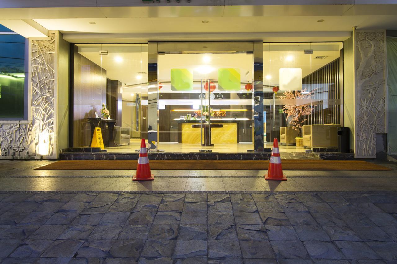 Hotel Reddoorz Near Roxy Yakarta Exterior foto