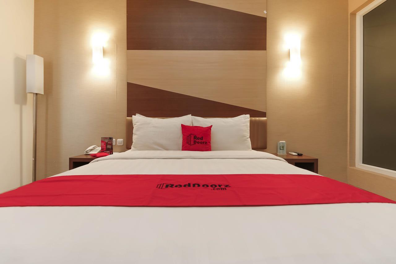 Hotel Reddoorz Near Roxy Yakarta Exterior foto