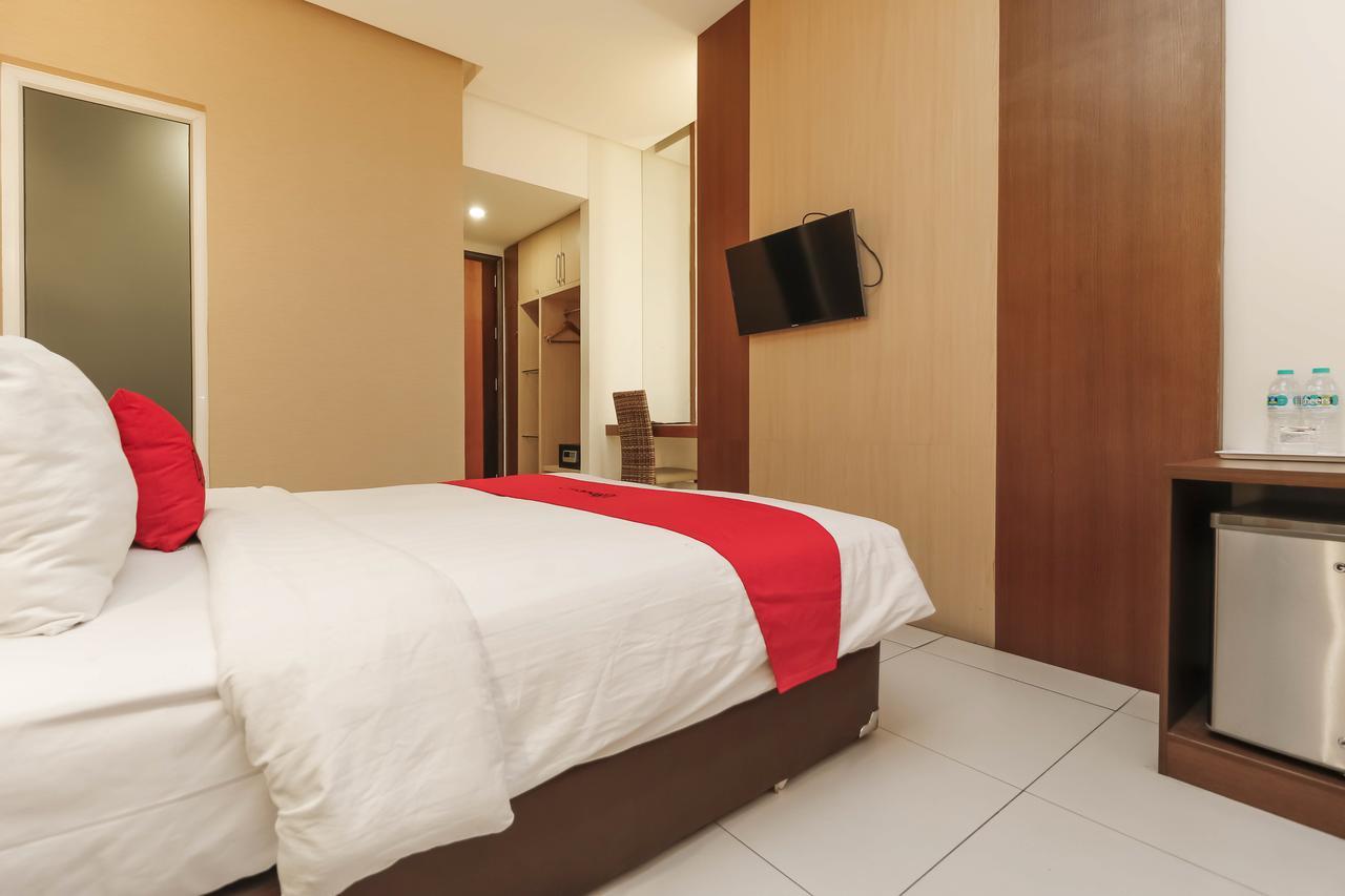 Hotel Reddoorz Near Roxy Yakarta Exterior foto