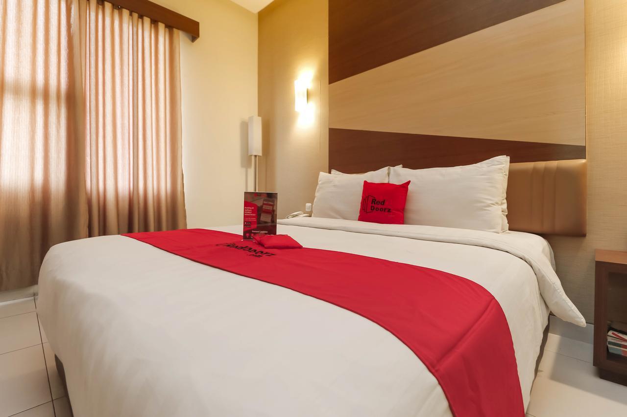 Hotel Reddoorz Near Roxy Yakarta Exterior foto