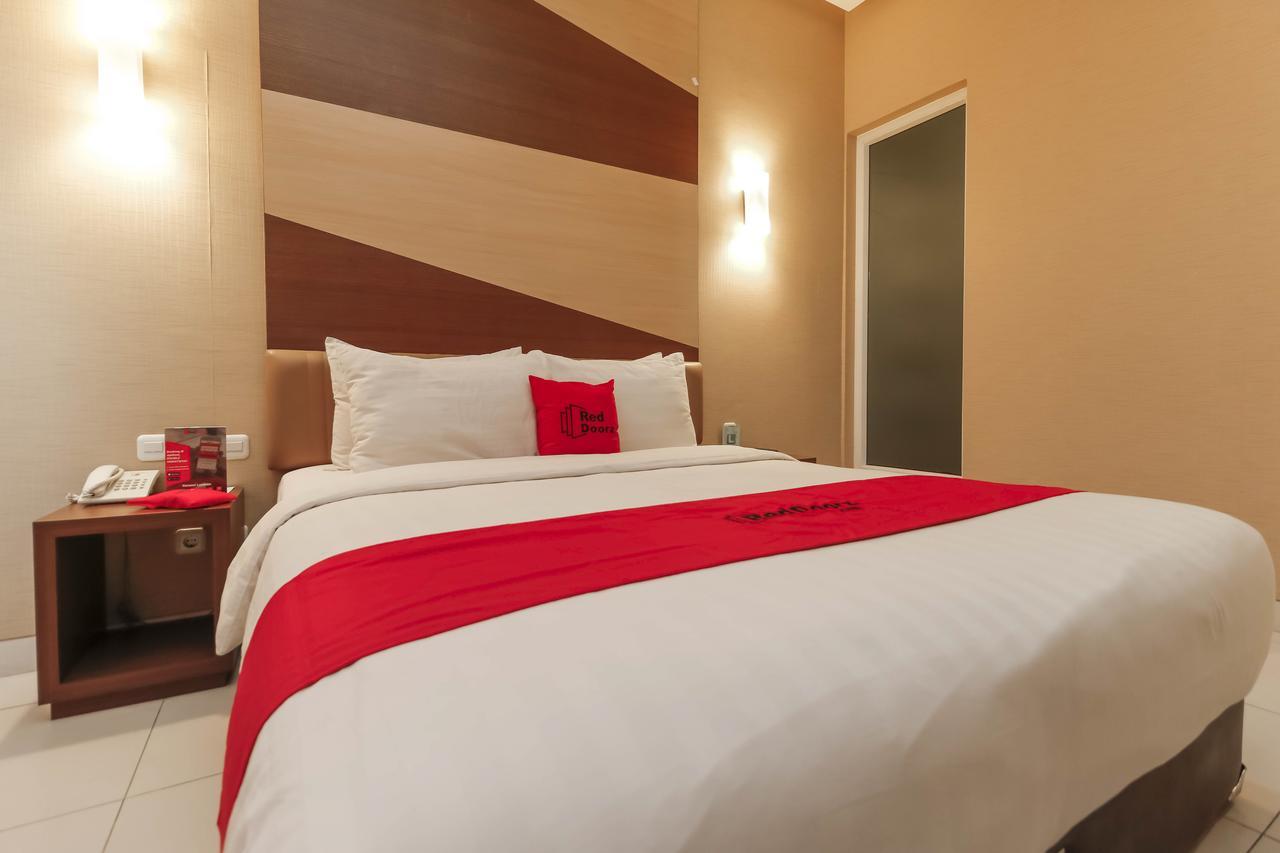 Hotel Reddoorz Near Roxy Yakarta Exterior foto