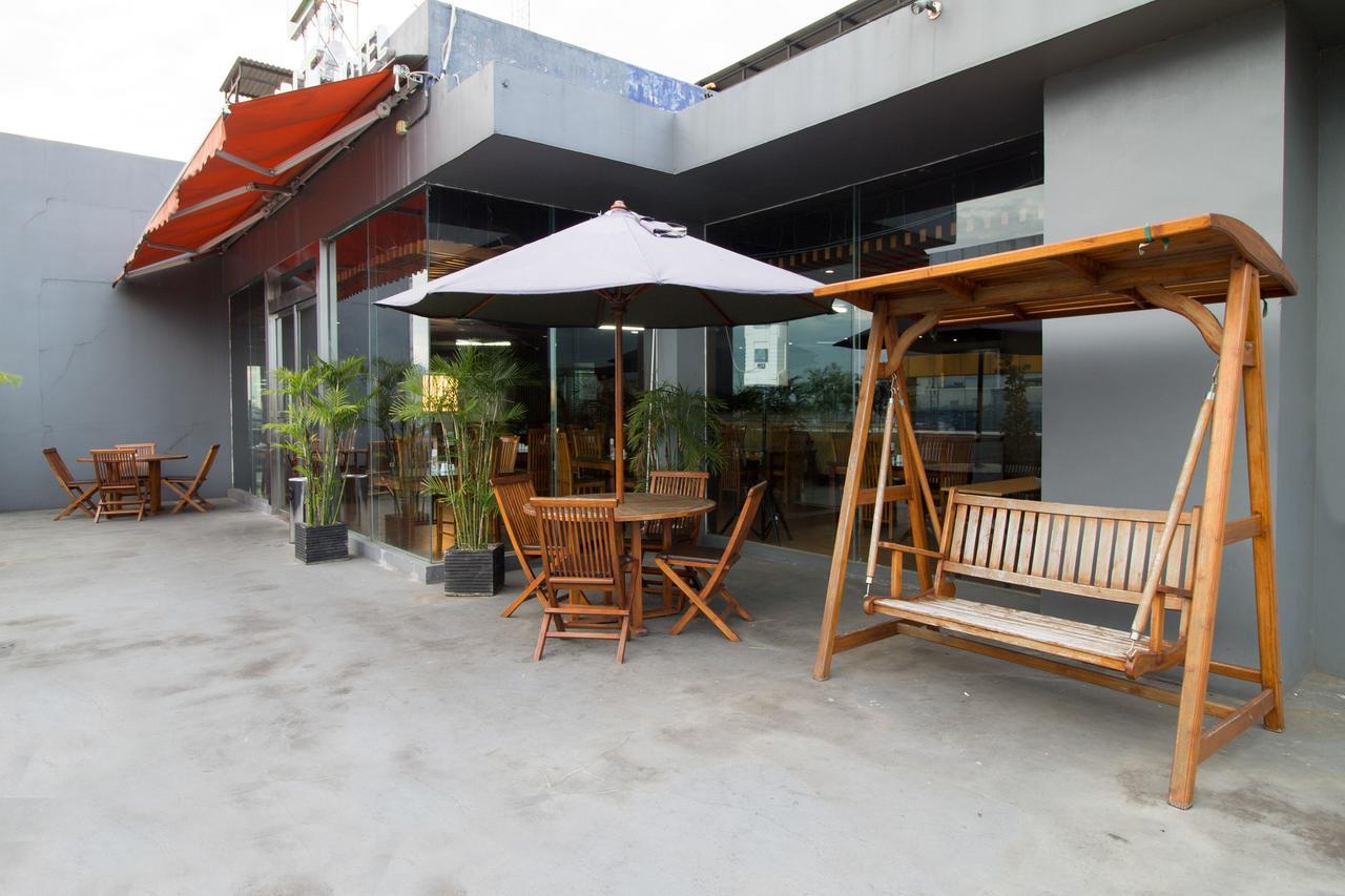 Hotel Reddoorz Near Roxy Yakarta Exterior foto